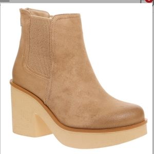 Pierre Dumas Tan Clue 7 Chunky Platform Slip On Back Zip Ankle Bootie